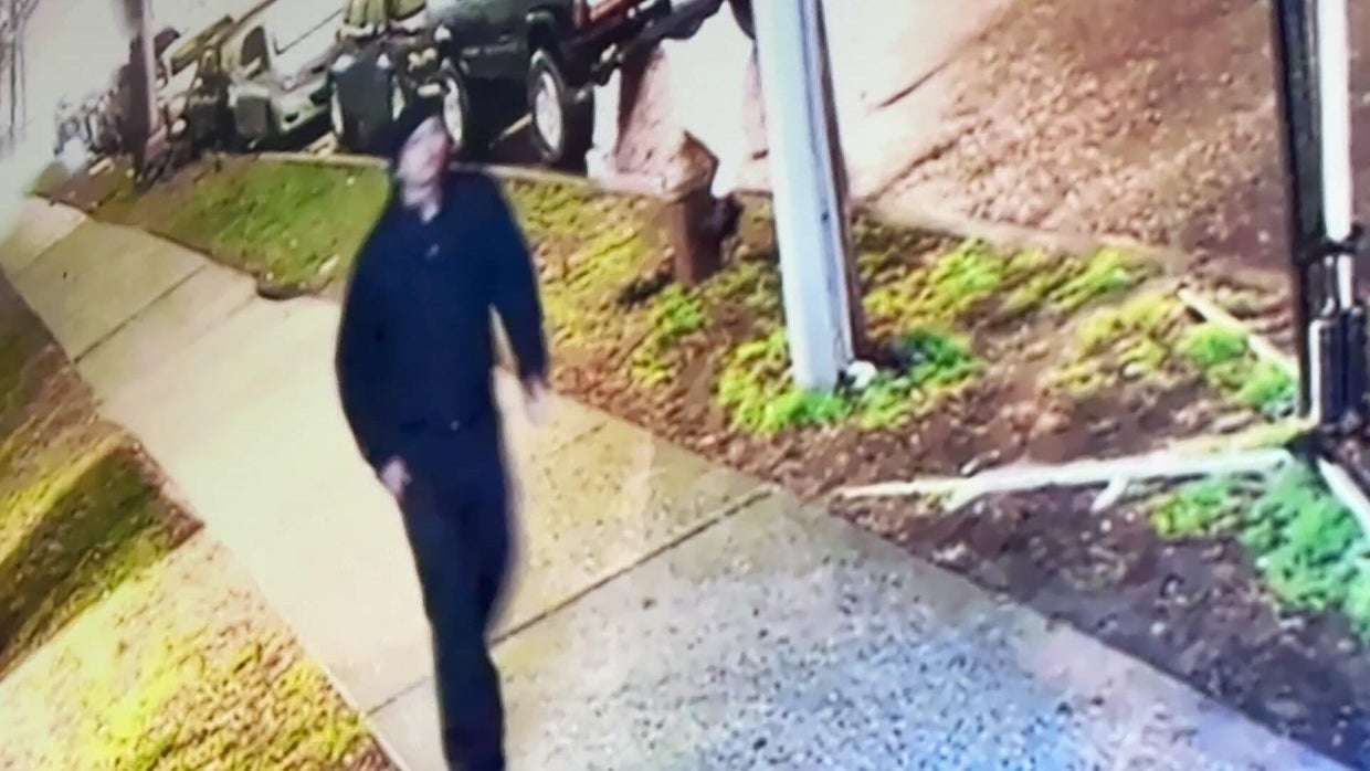 New images show suspect in NYC stabbing of woman near bus stop, NYPD ...