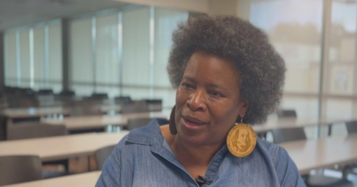 Victim of Ricky Smiley fraud finally gets to meet the popular radio show host – CBS News