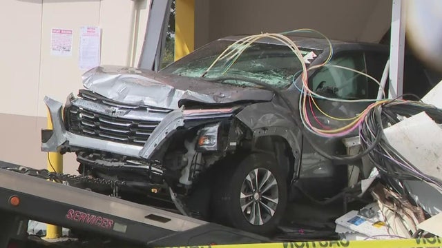cbsmiami-car-wash-crash-1.jpg 