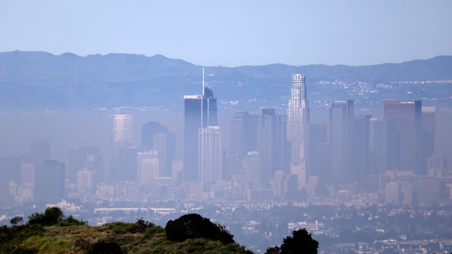 Smog covers downtown Los Angeles 