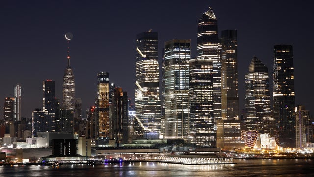 Moonrise in New York City 