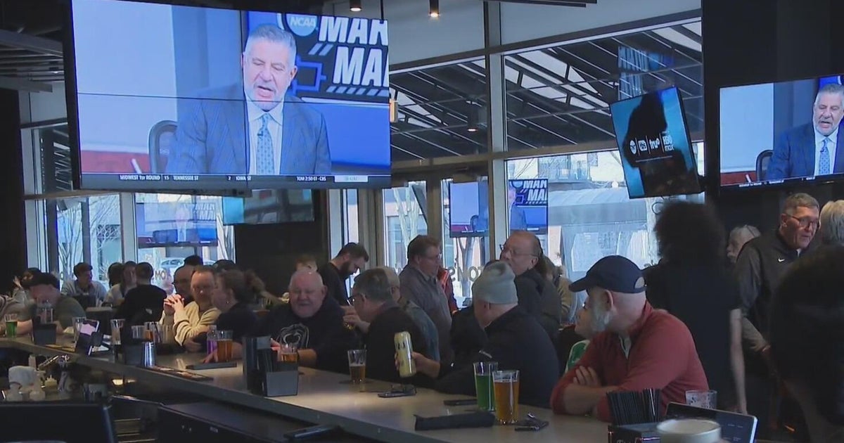 March Madness draws excited basketball fans to Pittsburgh bars: "Christmas is for the kids, this is for me."