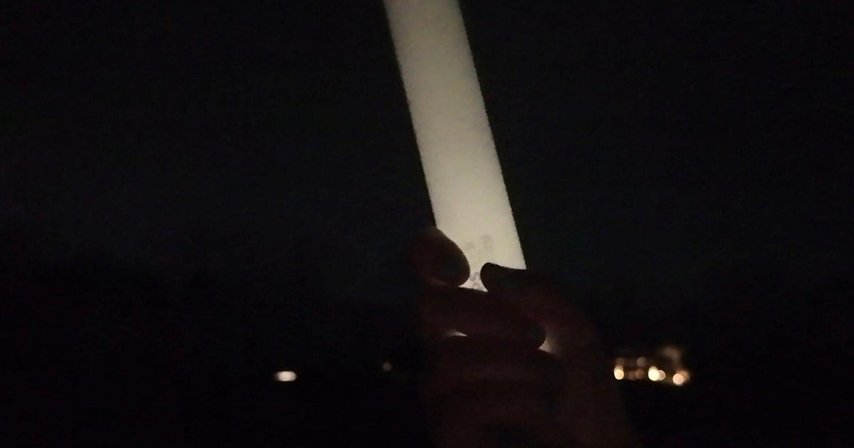 Lighting up a fluorescent bulb without light fixtures | Hey Ray