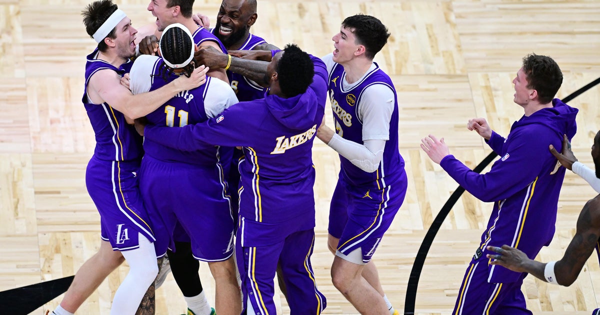 Luke Kennard makes winning 3 in Lakers' 105-104 comeback win vs. Magic