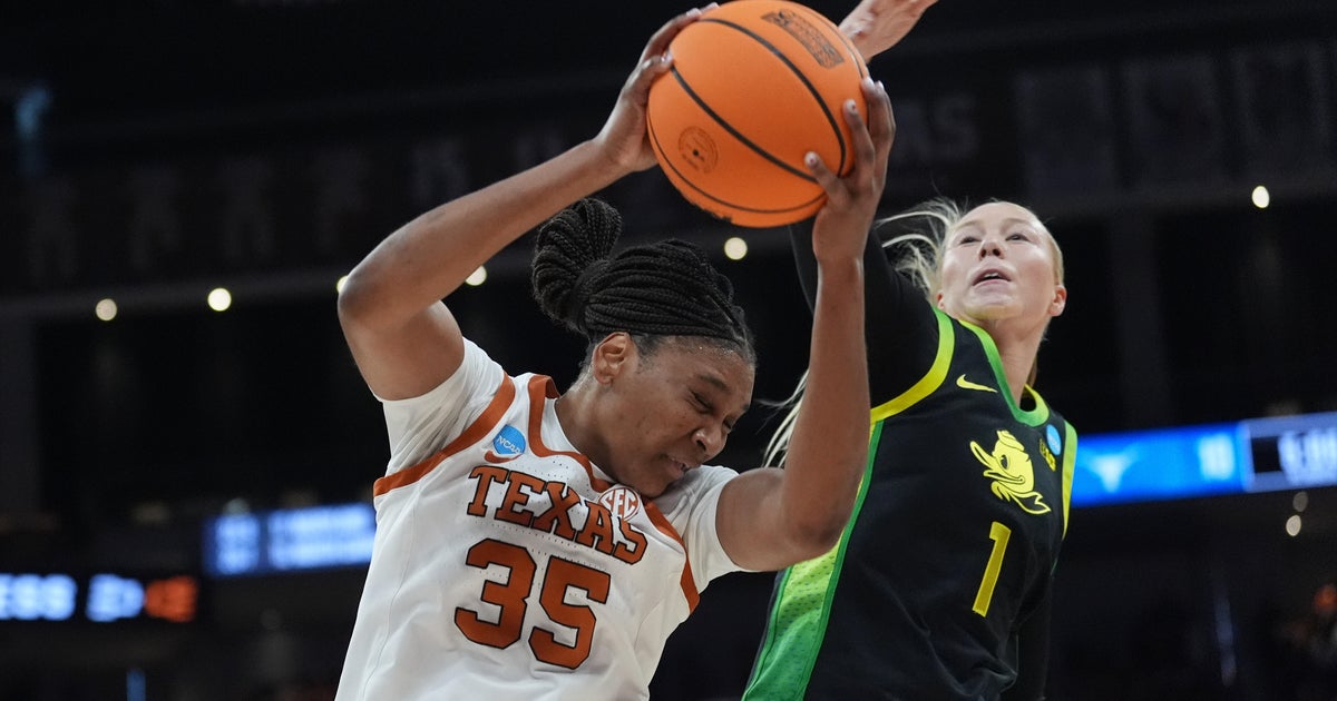 Madison Booker scores career-high 40 as No. 1 Texas crushes Oregon 100-58