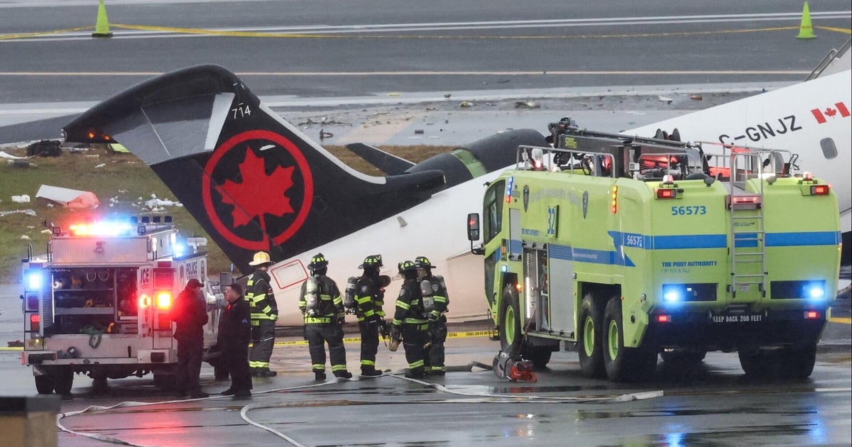 2 pilots killed after plane, firetruck collide at New York's LaGuardia Airport
