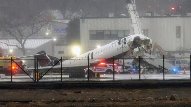 US-NEWS-NY-PLANE-COLLISION-1ST-LEDE-1-NY 