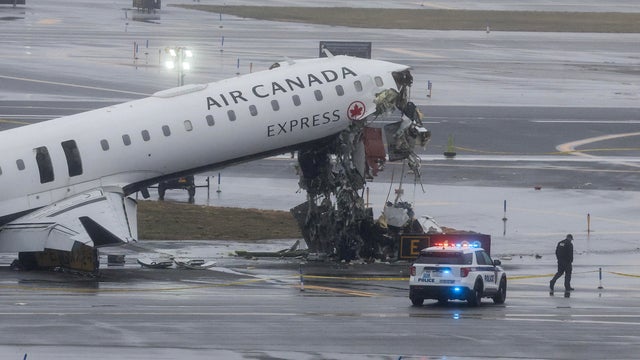US-NEWS-NY-PLANE-COLLISION-1ST-LEDE-1-NY 