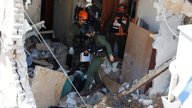 Iranian missile barrages damage building in Tel Aviv 