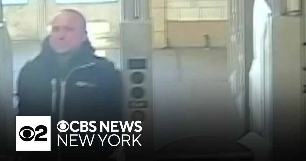 NYPD looking for hate crime suspect in Brooklyn - CBS New York