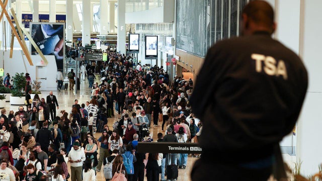 tsa-long-lines-laguardia.jpg 