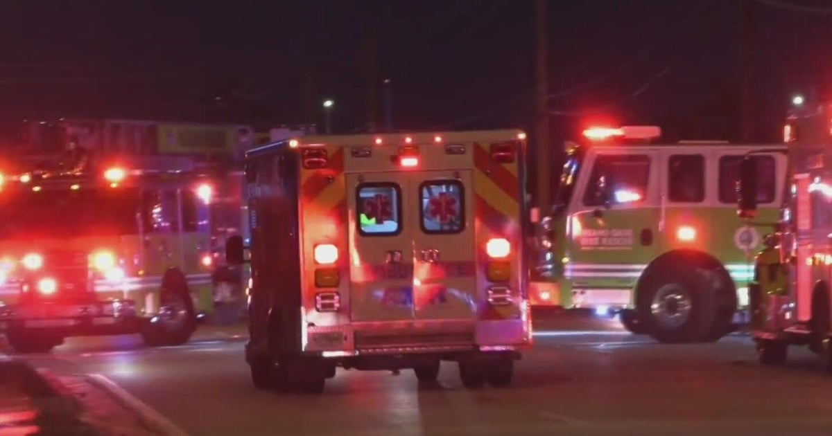 10 people hurt in multi-vehicle crash in southwest Miami-Dade - CBS Miami