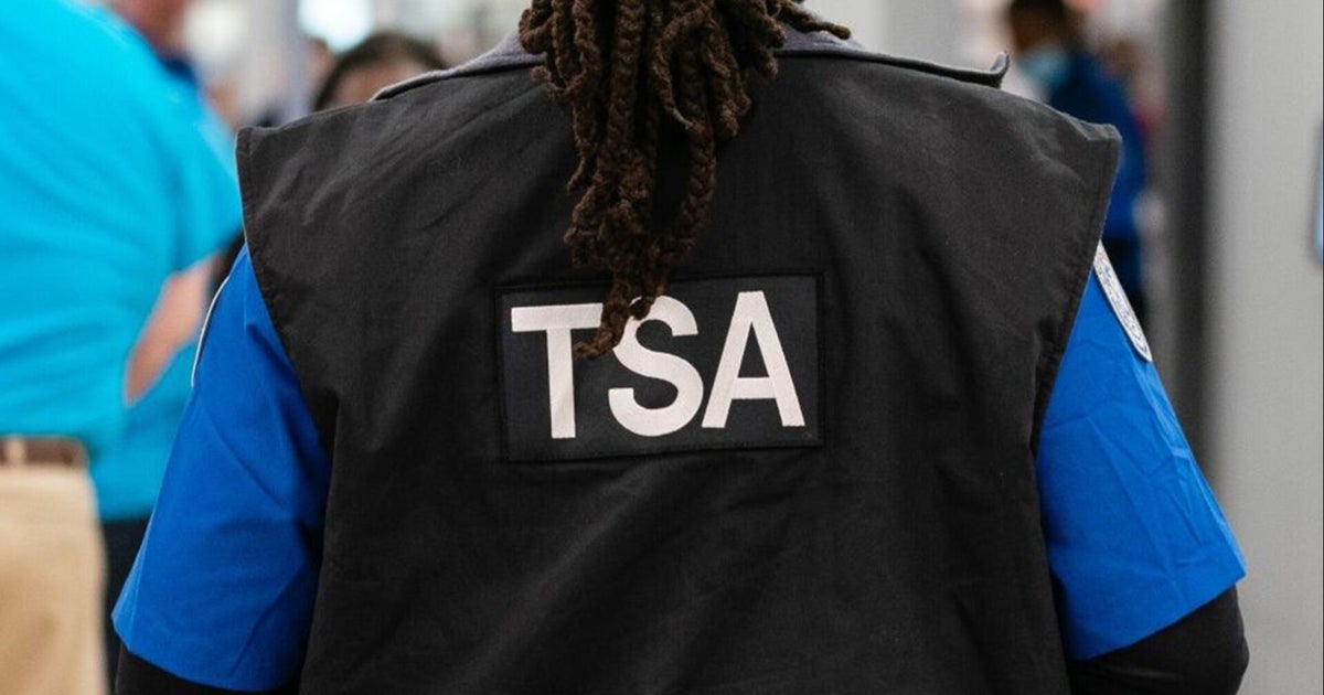 Some TSA workers begin receiving partial paychecks