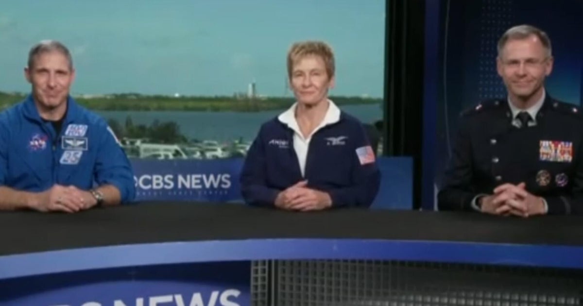 Retired NASA astronauts share their thoughts on the Artemis II mission