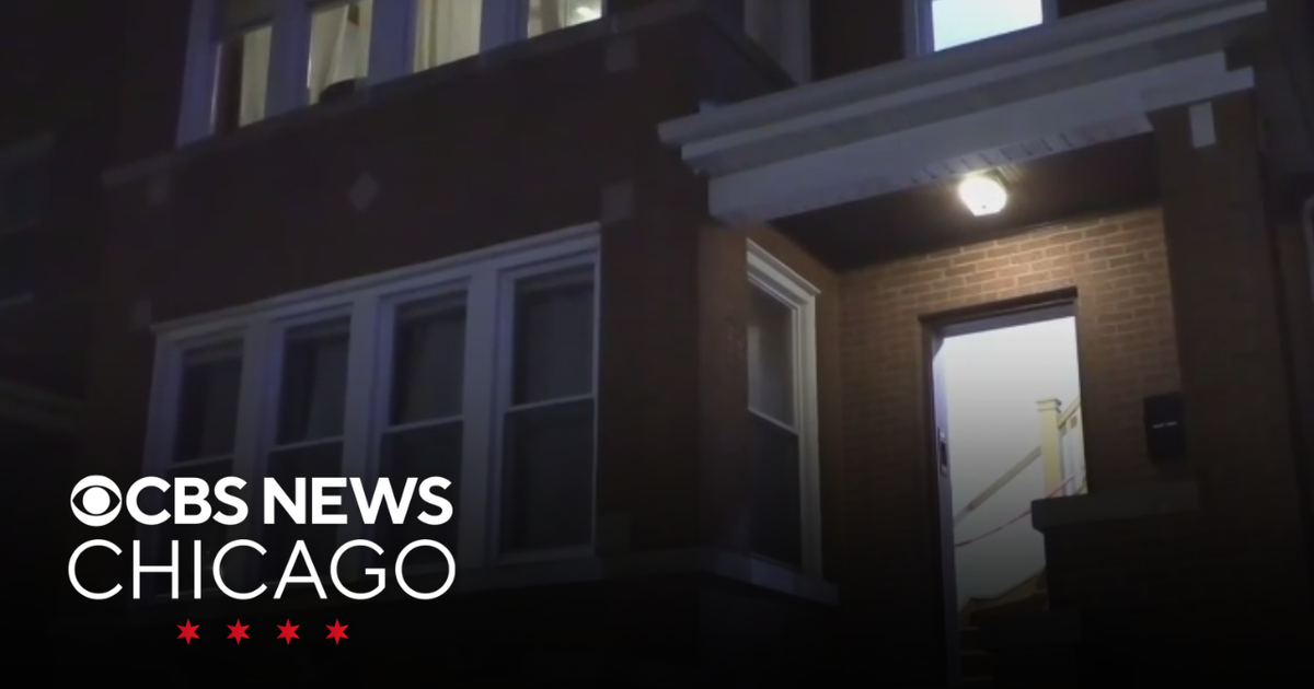 Man shot inside apartment building on Chicago