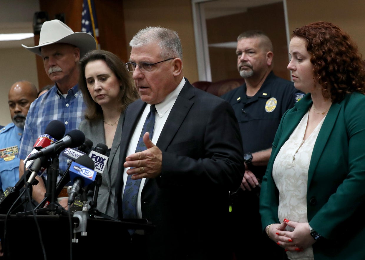 Man charged in connection with deaths of 2 women found in "Texas ...