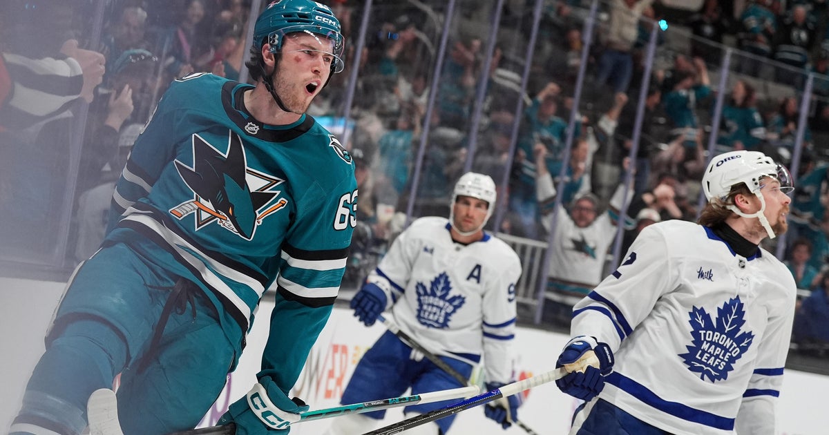 Sharks improve playoff hopes with 4th win in a row, beating Toronto, 4-1