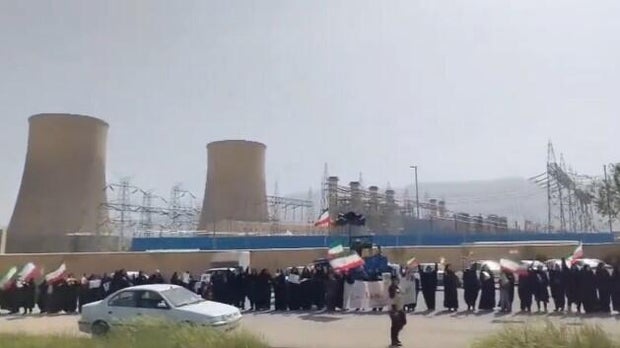 iran-power-plant-human-chain-war.jpg
