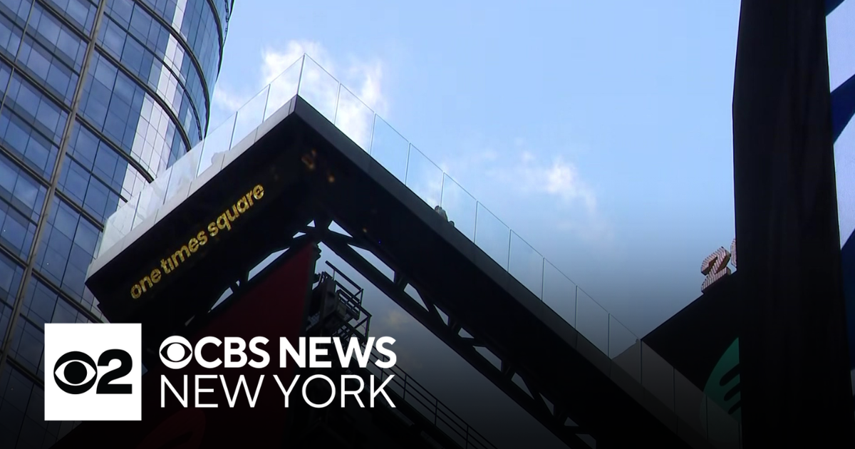 Enhanced One Times Square viewing deck experience opens - CBS New York