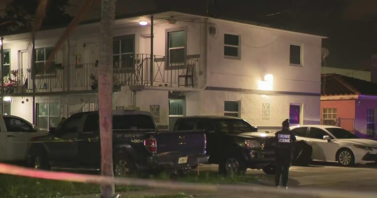 Man rushed to the hospital after shooting that spanned 2 Miami crime scenes