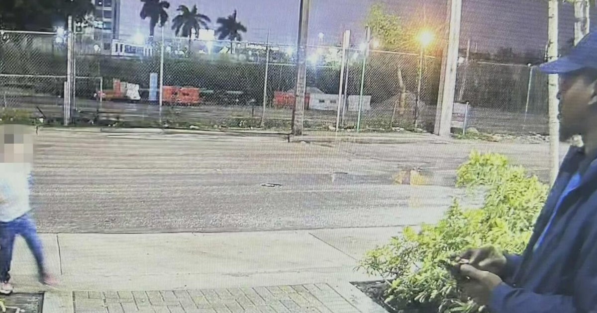 Mother of wandering Miami child appears in court emotionally