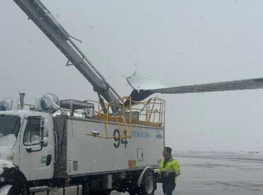 united-airlines-plane-deicer-truck-crash.jpg