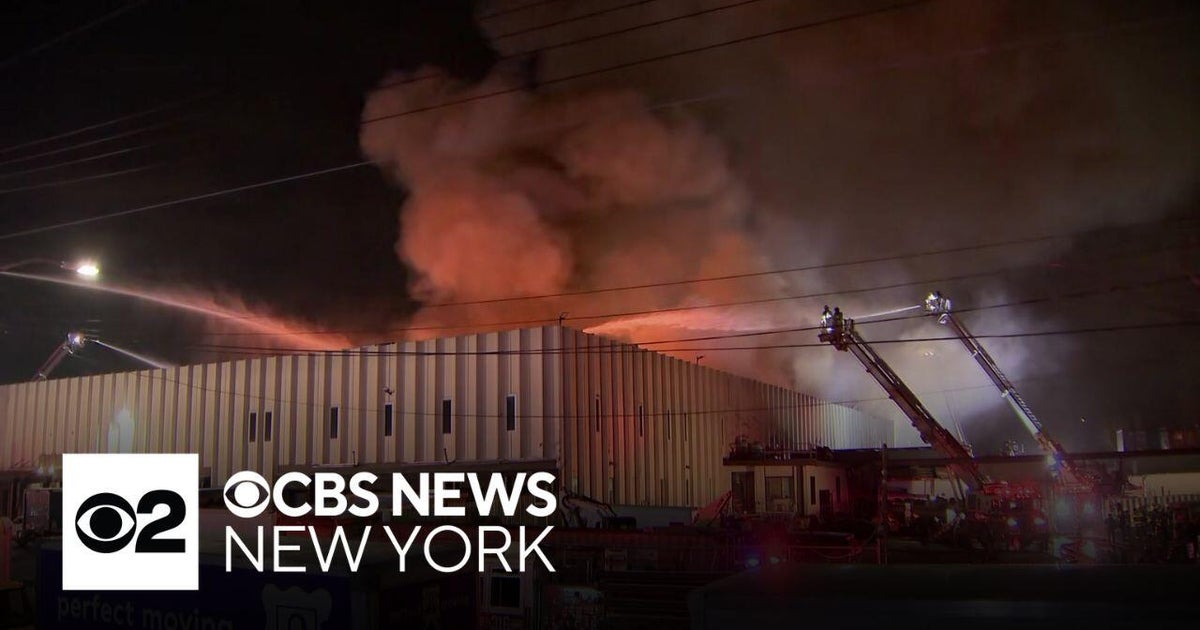 Crews battle 5-alarm fire in College Point, Queens - CBS New York