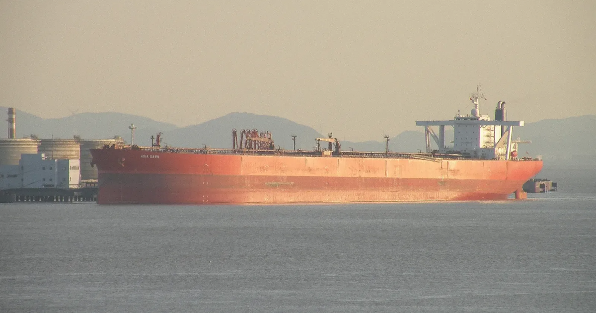 Iran claims oil tanker transits Strait of Hormuz amid blockade