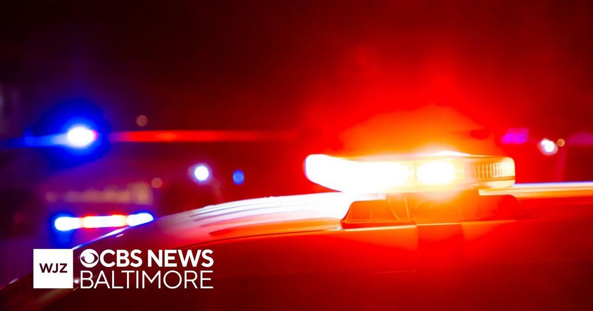 Baltimore officer struck by car while chasing armed robbery suspect - CBS Baltimore