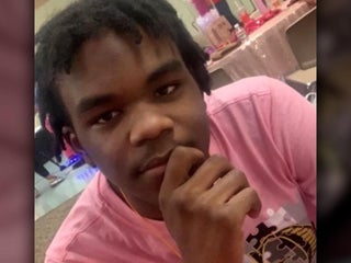 Mother says she wants justice for 17-year-old son fatally shot by St. Louis  police - CBS News