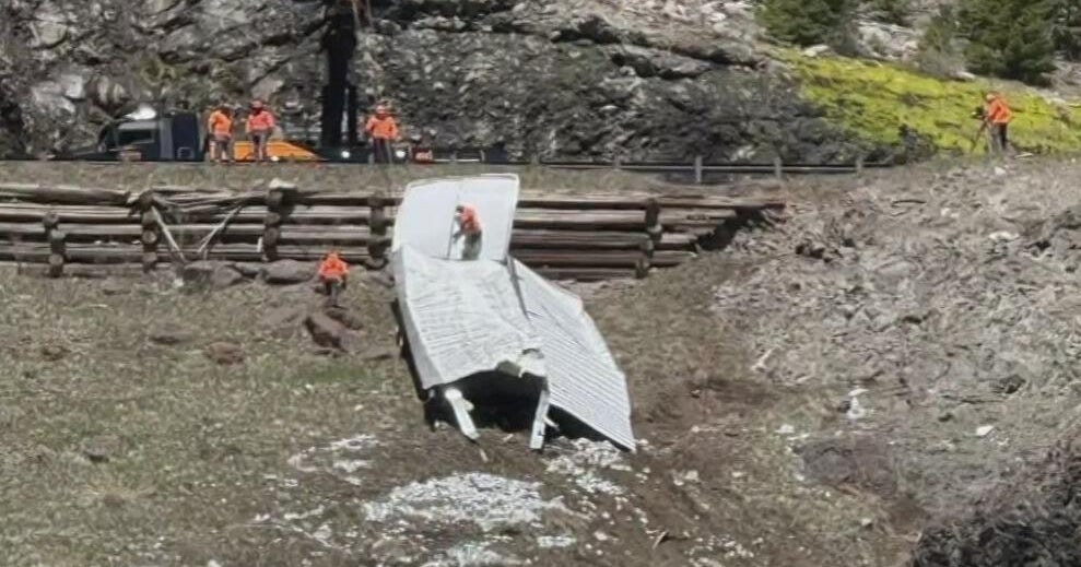 Wreckage of deadly truck crash on Colorado mountain pass cleared from hillside - CBS Colorado