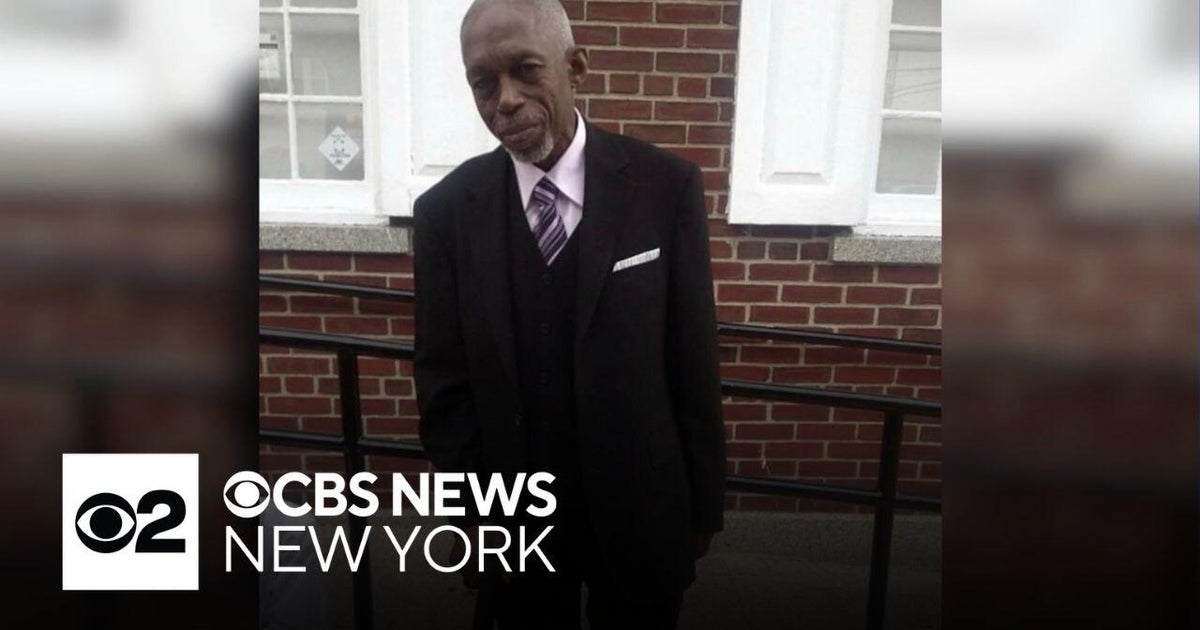 Stray bullet kills 78-year-old Bronx man sitting on bench - CBS New York