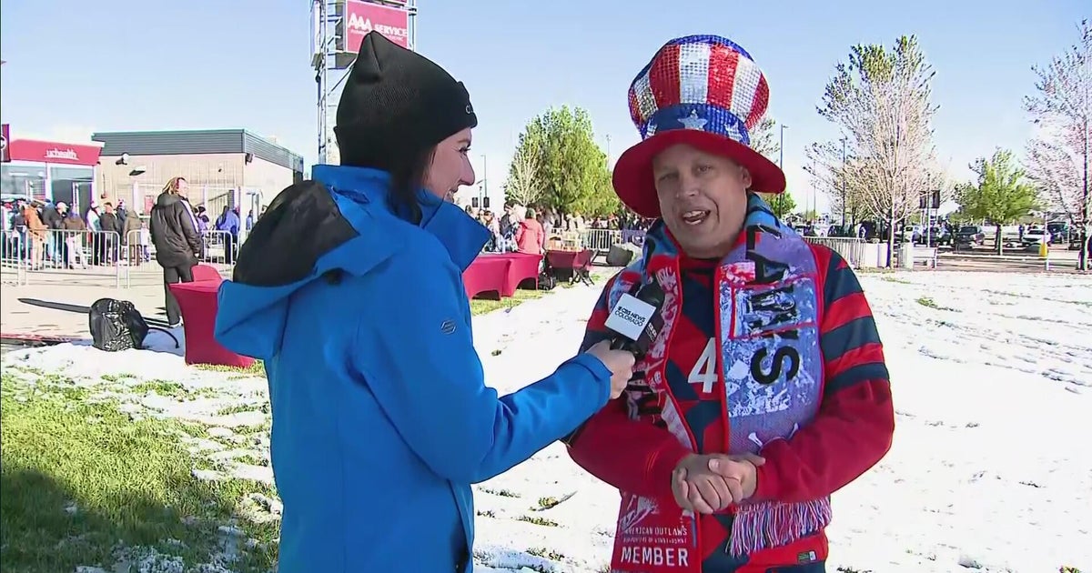 Thousands of fans of U.S. women’s soccer bundled up, gathered in Commerce City despite the colder