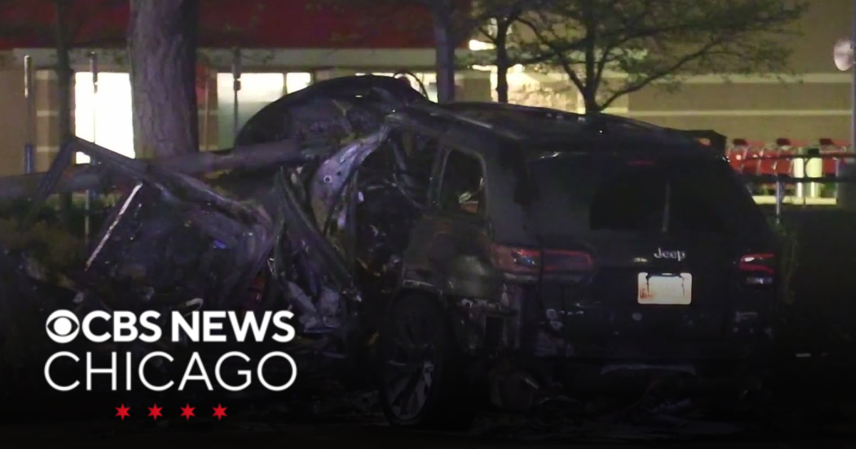 Driver dies in fiery crash on Southwest Side - CBS Chicago