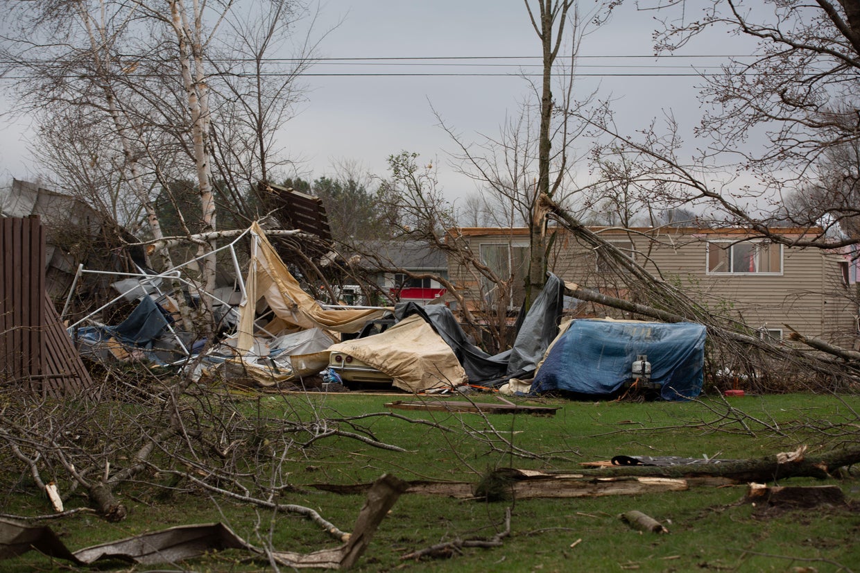 Cleanup underway in Midwest after tornadoes leave path of damage ...
