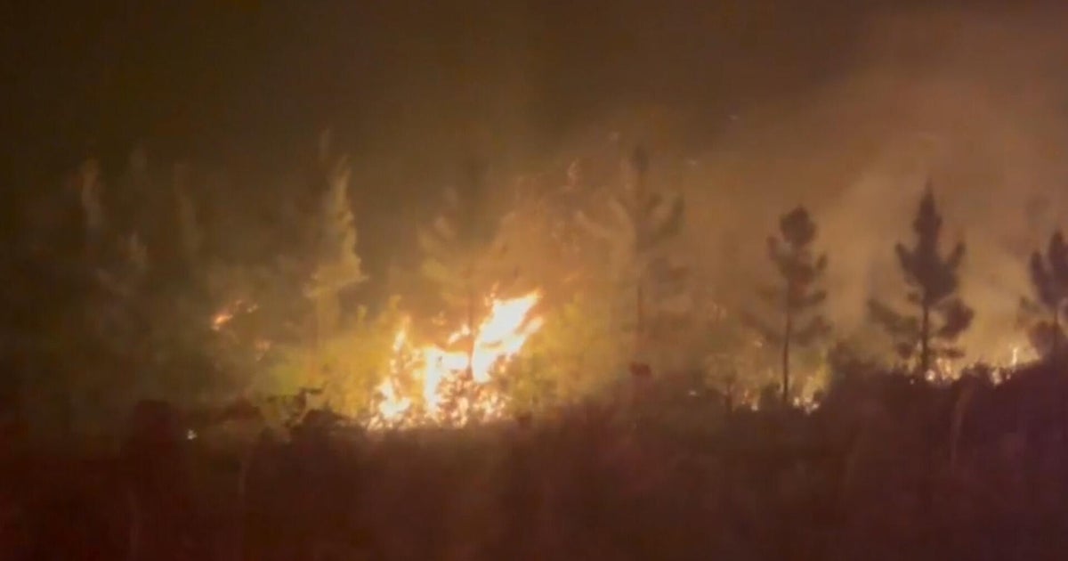 Raging Florida wildfires strand hundreds of Amtrak passengers