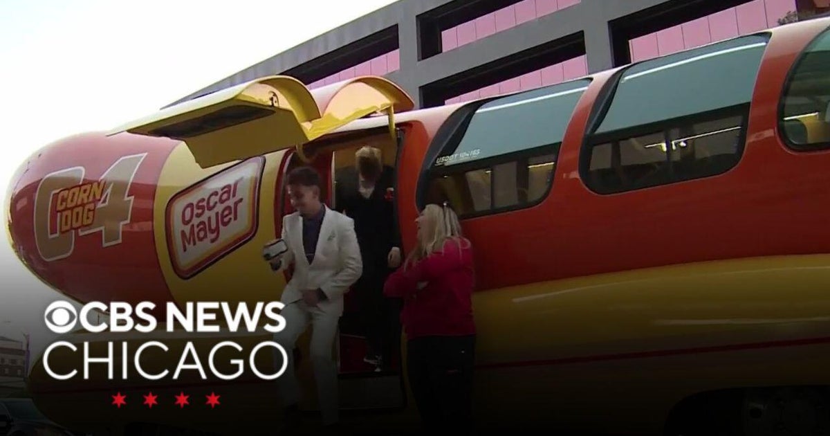 Kansas teens hitch ride to prom in Wienermobile