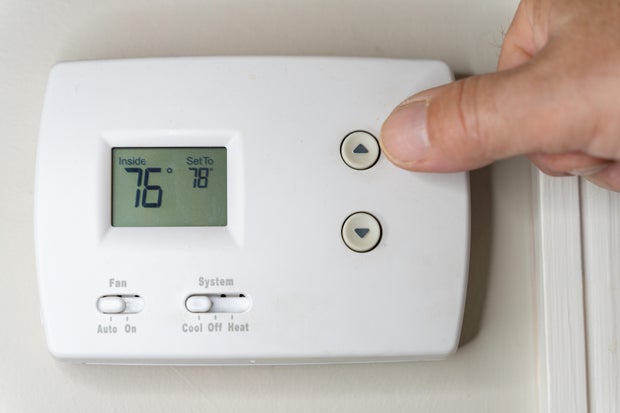 Adjusting  the Thermostat on the Air Conditioner to Save Money 