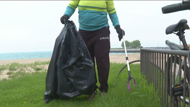 Earth Day clean up 31st Street Beach 