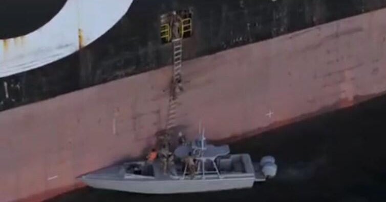 İran, Trump'ın bir sonraki hamlesi hakkında sessizken, iddia edilen gemi el koymalarına dair videoyu öne çıkarıyor.