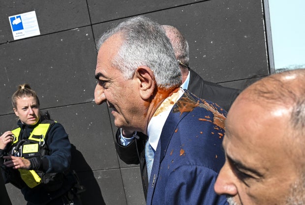 Red liquid thrown at exiled Iranian Prince Reza Pahlavi in Berlin 