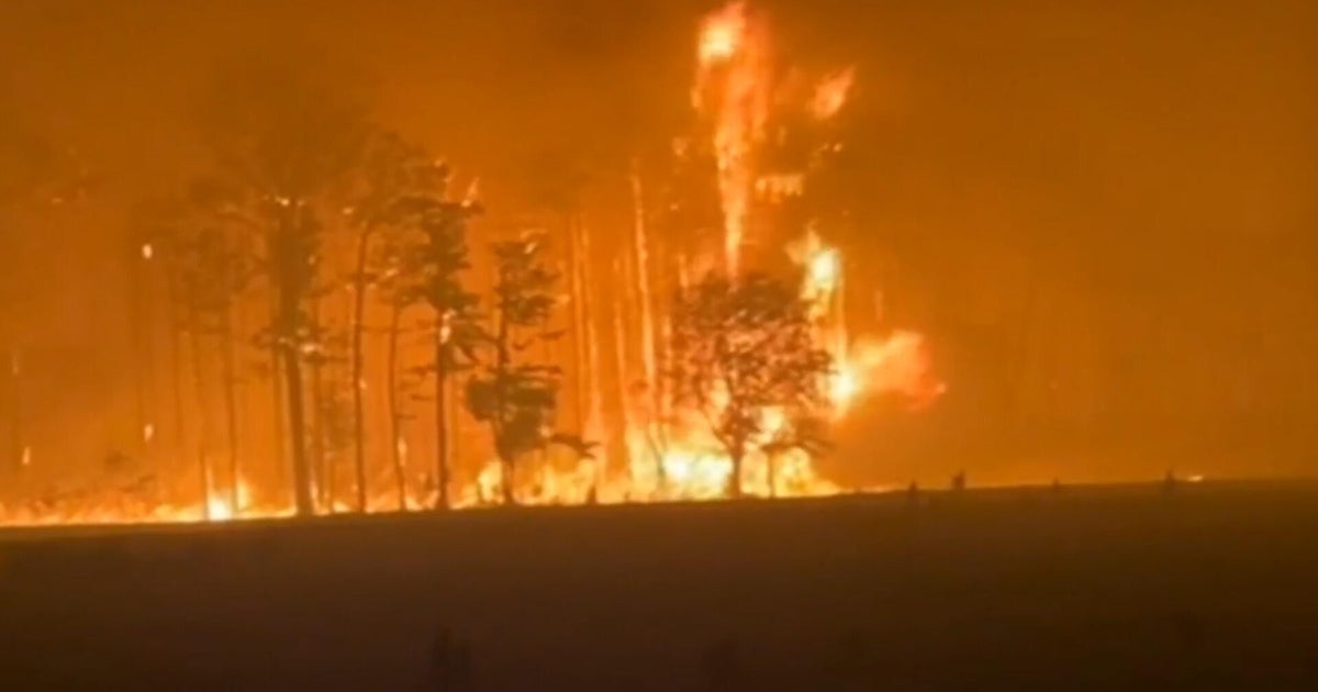 Eye Opener: Multiple wildfires force evacuations in Southeast