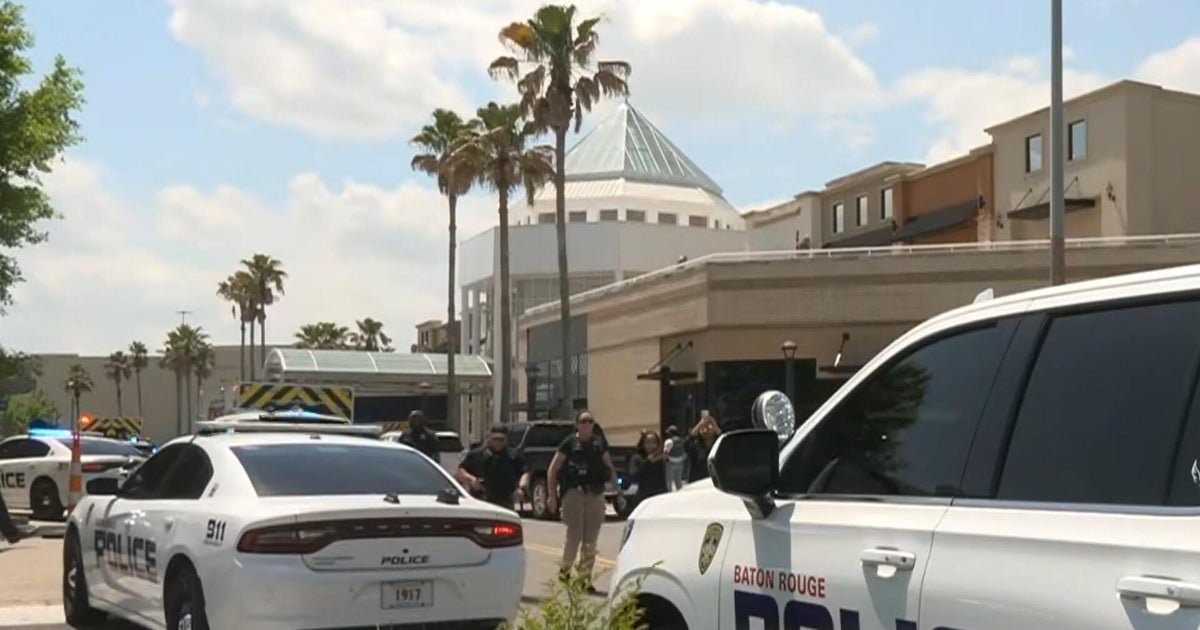 2 rival groups open fire in Louisiana mall food court