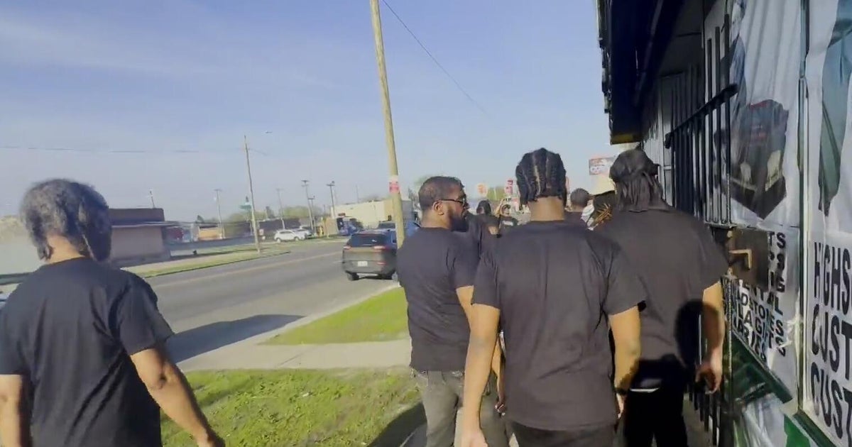 Detroit organization brings back community walks this summer