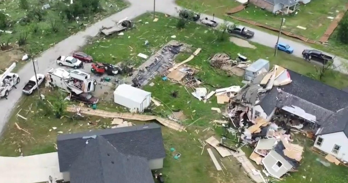 Man says "we actually felt the house lift up a little" as tornadoes sweep across central U.S.