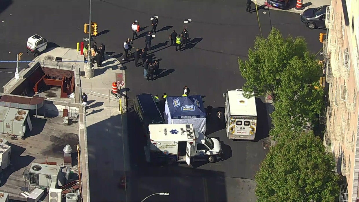 Child struck and killed by school bus in Williamsburg, Brooklyn - CBS ...