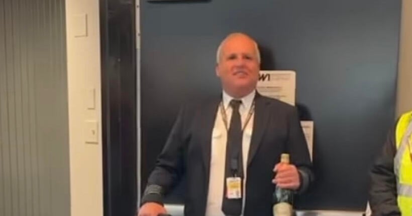 Watch a Spirit pilot's impromptu retirement celebration after airline shutters