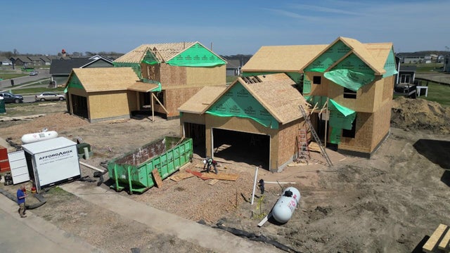 raw-broll-new-housing-carver-gq-042226-00-09-2210.jpg 