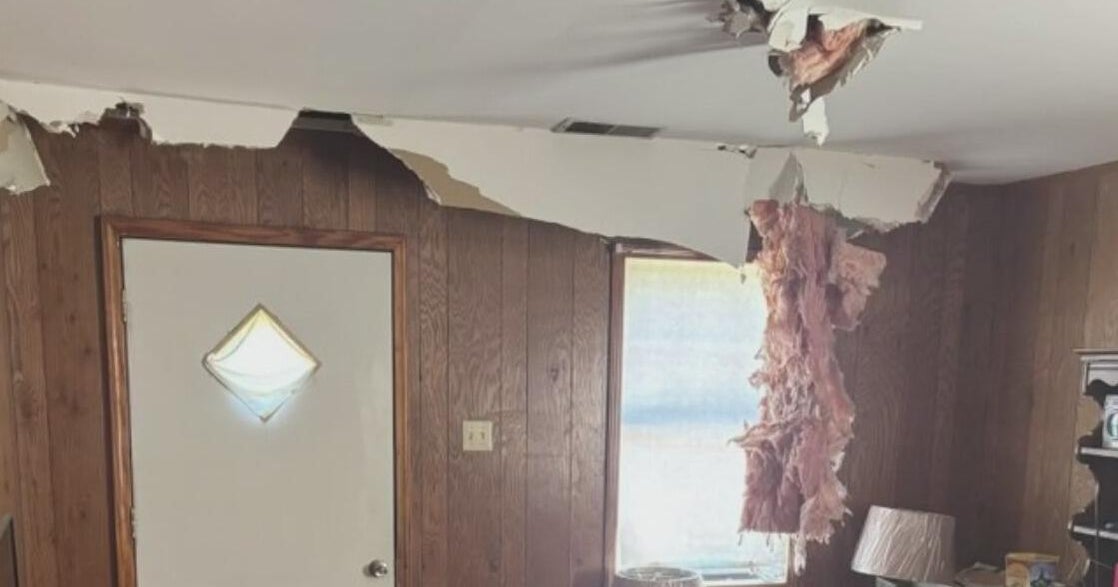 Fugitive falls through ceiling of home in Tennessee - CBS Detroit