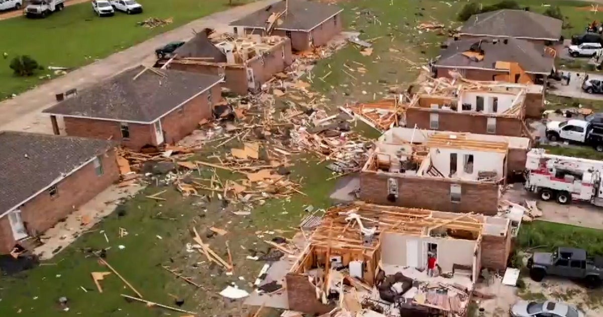 Mississippi tornadoes lift roofs, collapse walls, leave many without homes
